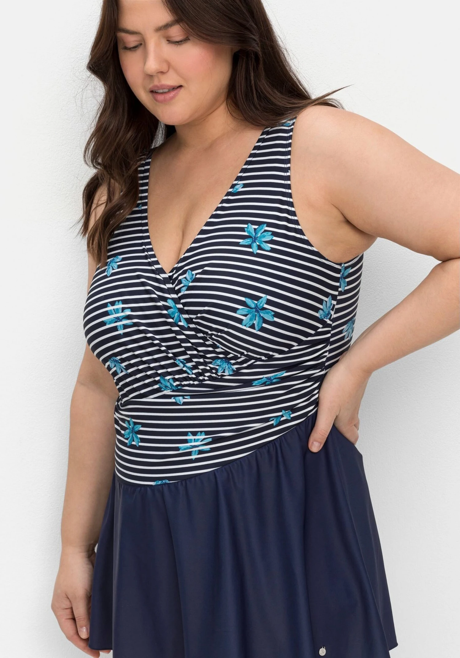 Sheego Grote Cups Triangel Badpakjurk Dames Navy / Hemelsblauw 7 Sheego Grote Cups Triangel Badpakjurk Dames Navy / Hemelsblauw - Afbeelding 5