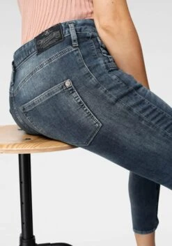 Herrlicher Denim Shorts Tapered Jeans Shyra Dames Duifblauw -Ulla Popken Verkoop 49d6da178e7af4216dcc5731f24be16f