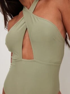NA-KD Halter Badpakken Badpak Dames Groen -Ulla Popken Verkoop 6d467896959710c7c0f20cbcbae668b8