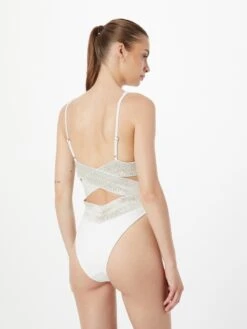 RIVER ISLAND Grote Cups Triangel Badpak Dames Wit 7 RIVER ISLAND Grote Cups Triangel Badpak Dames Wit -Ulla Popken Verkoop e514acc8850cb484e699135f03d6ee5b